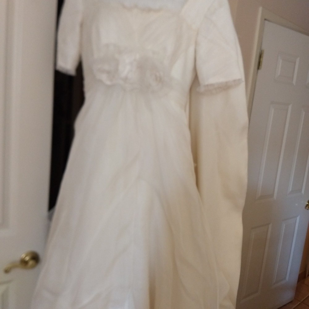 Vera wang bridal wedding dress size 6 Ivory